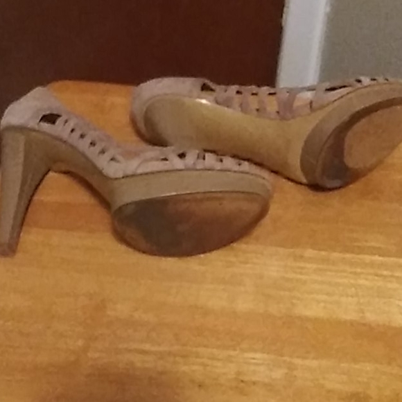 Women's Nine West Suede Pumps size 8 - Picture 3 of 4